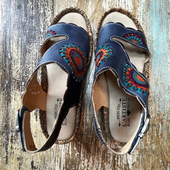 L'ARTISTE Blue Sandals with Embroidered Floral Design - Size 38/US 7.5-8, NWOT - Picture 3 of 6